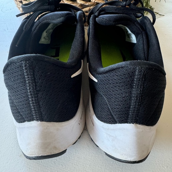 Women’s Nike Tennis shoes - Picture 3 of 5